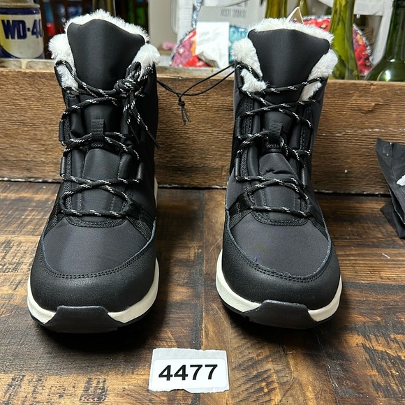 Universal thread size 11 women winter boots new with tag black faux fur - Picture 2 of 6